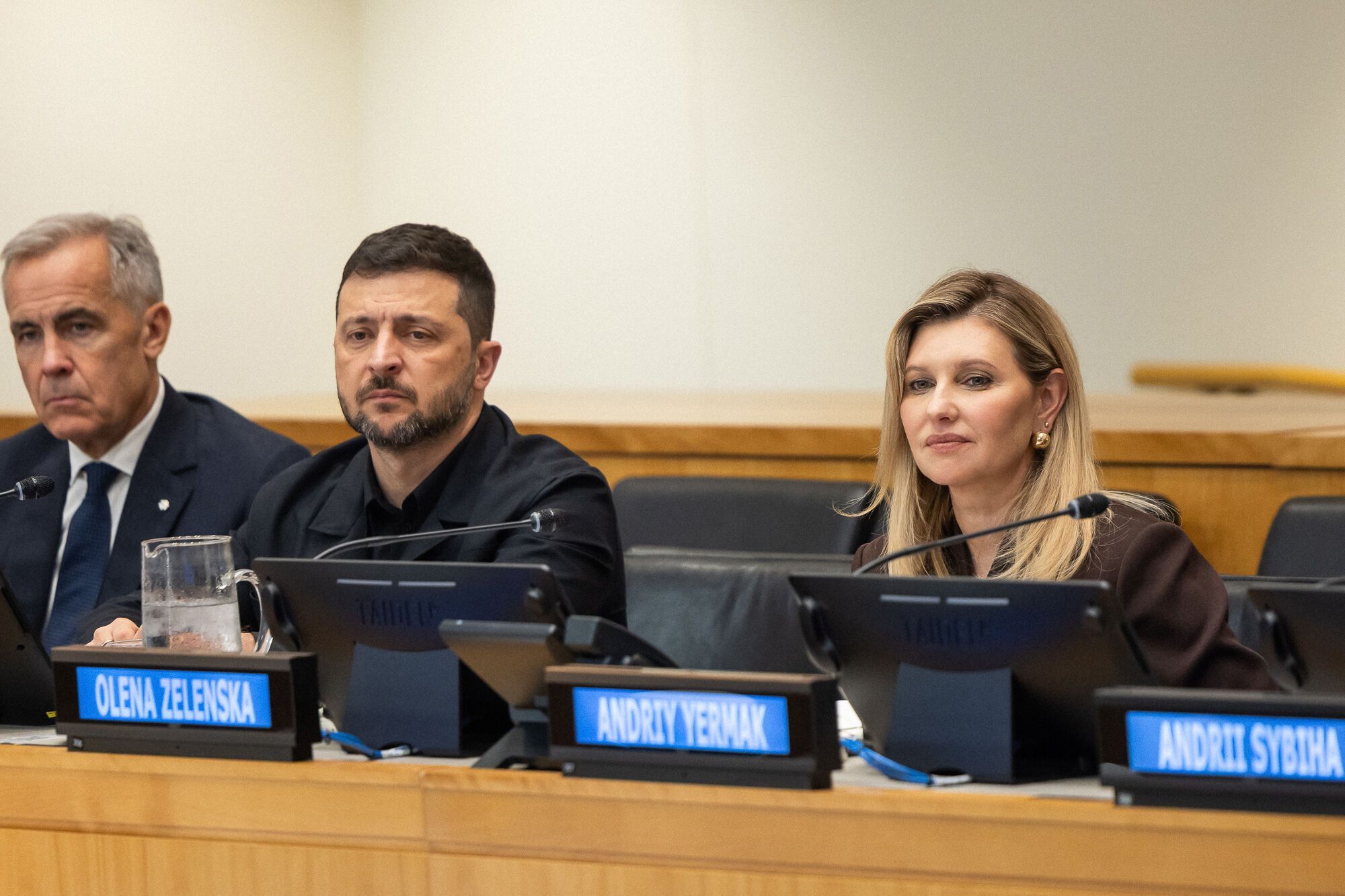 "Не дозволяю собі надовго зациклюватися": Олена Зеленська відверто розповіла про страхи під час великої війни та хвилювання за чоловіка