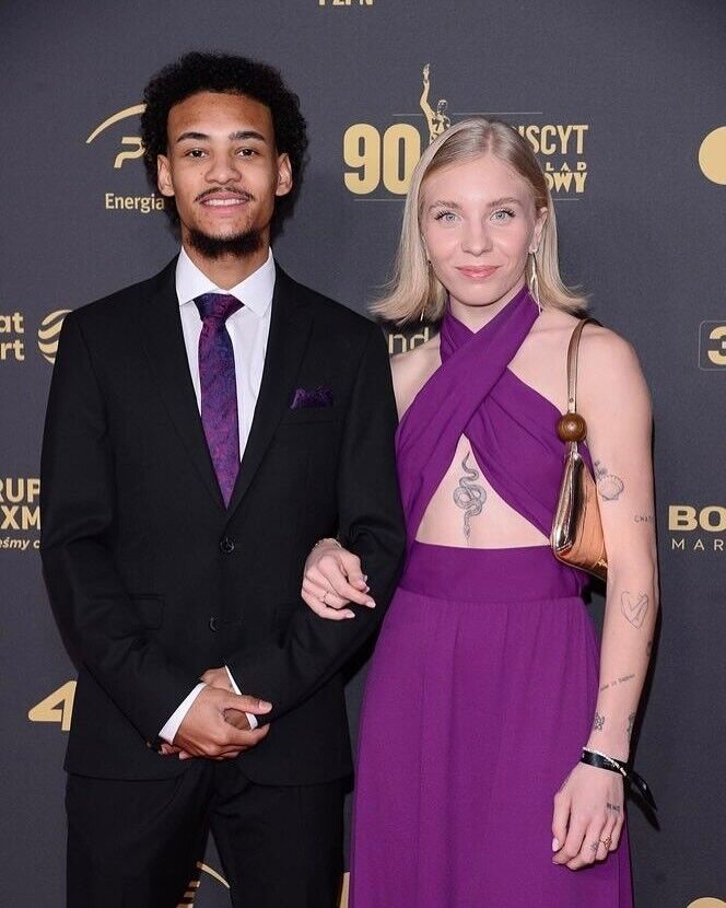 На Олимпиаде-2026 польскую красавицу-чемпионку соперница ударила коньком в глаз. Видео