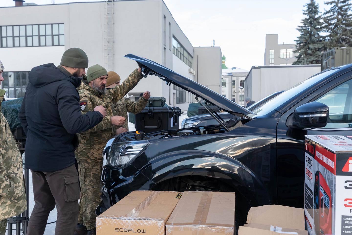 Порошенко передав партію "Ай-Петрі" у війська, наступна піде на захист Києва