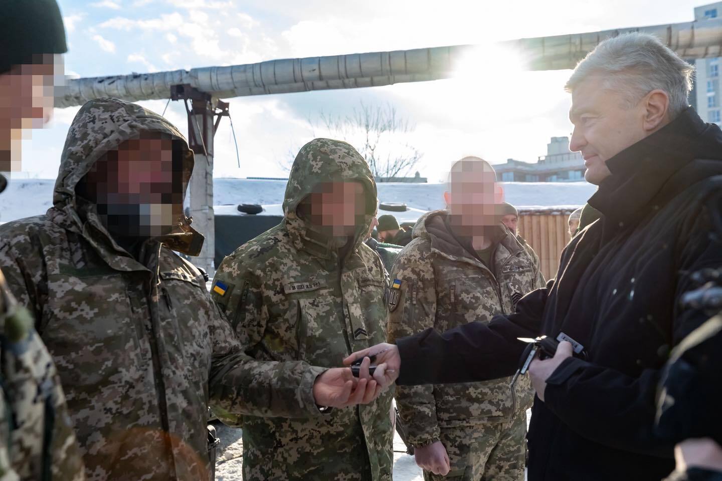 Порошенко передав партію "Ай-Петрі" у війська, наступна піде на захист Києва