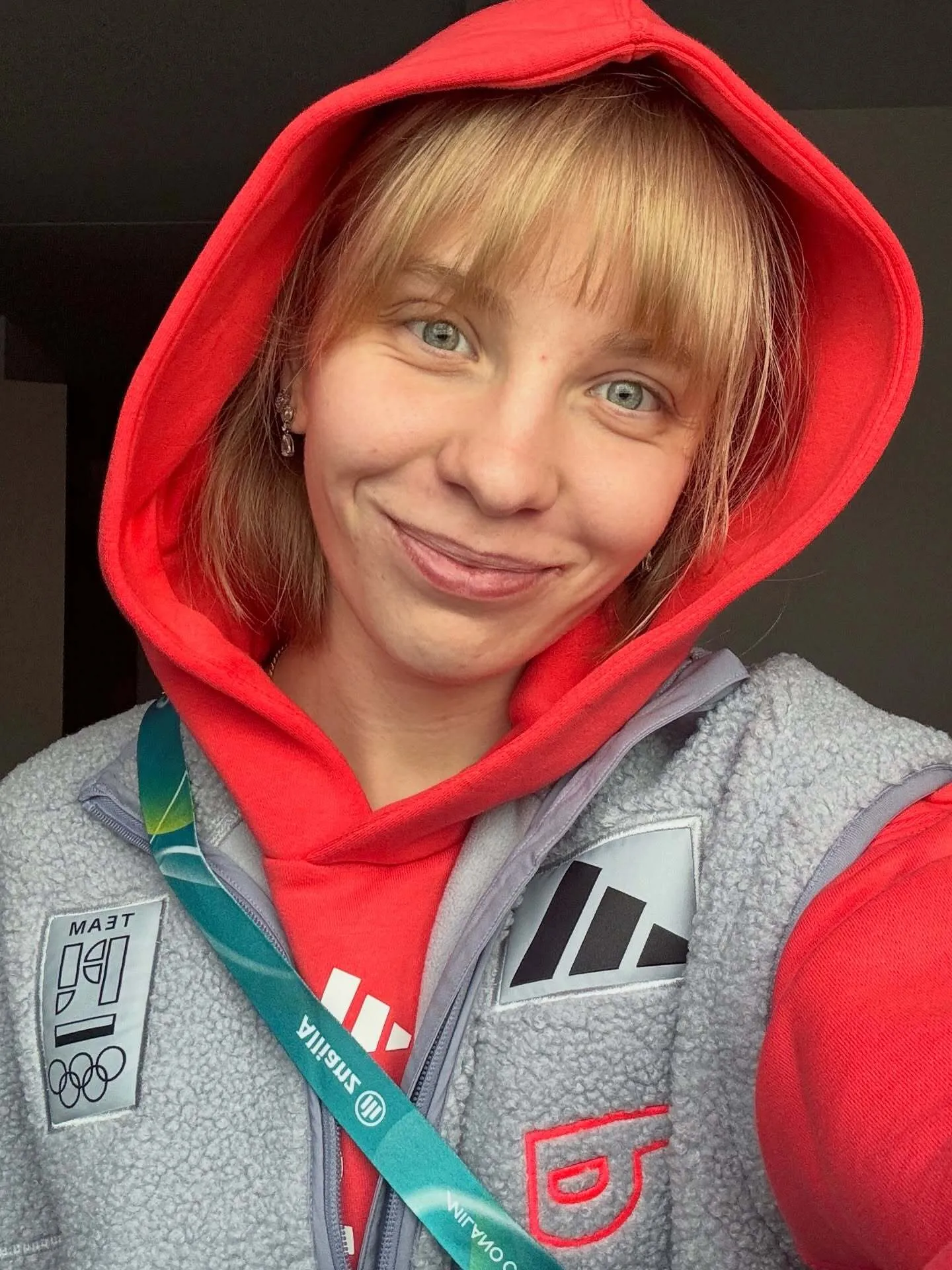 На Олимпиаде-2026 польскую красавицу-чемпионку соперница ударила коньком в глаз. Видео