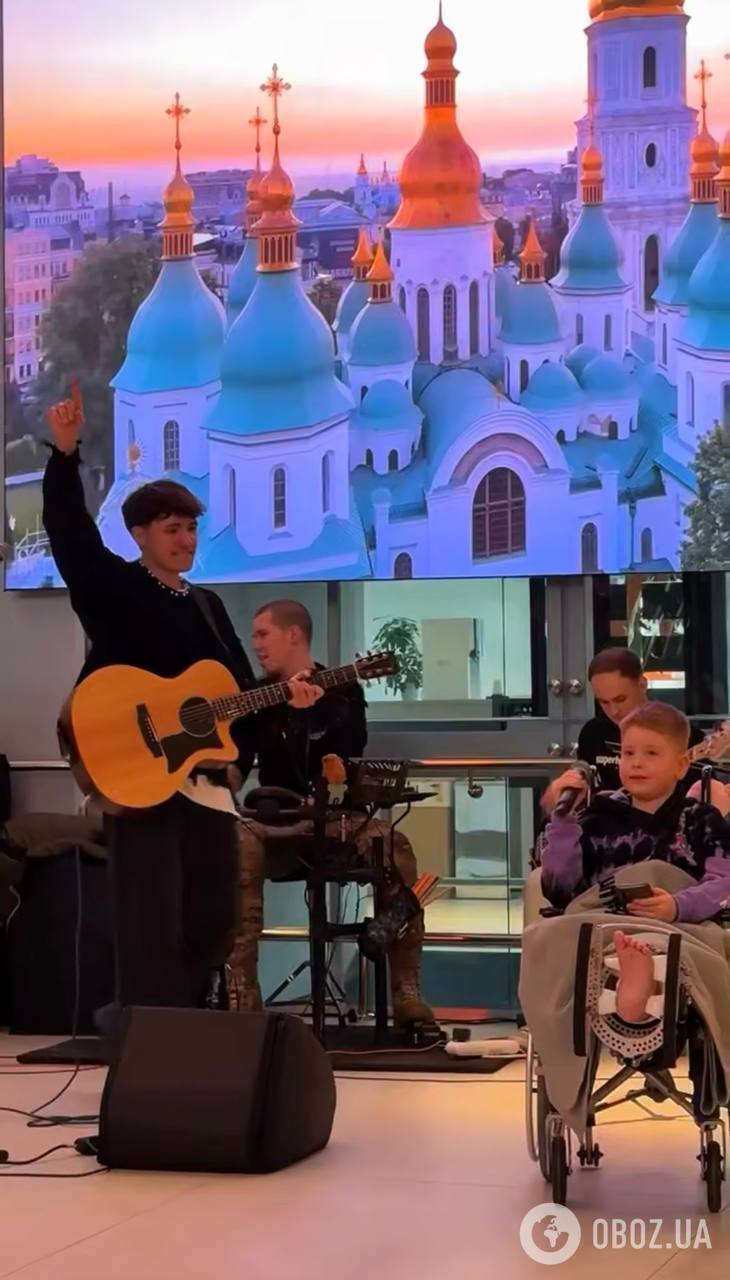 YAKTAK осуществил мечту маленького фаната, который потерял ногу из-за российского обстрела. Трогательное видео