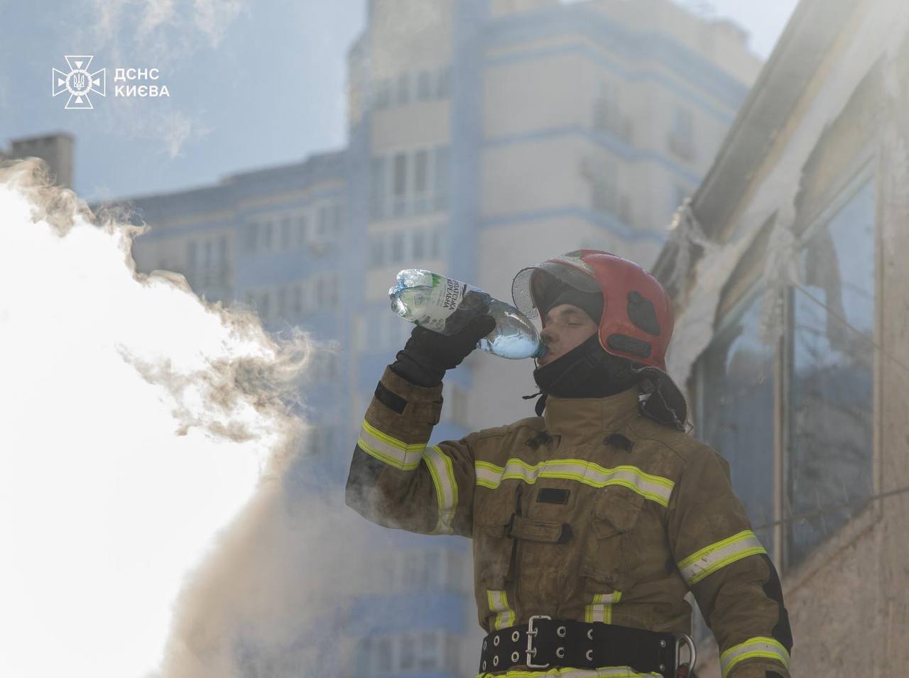 В Киеве пожар в частном доме унес жизни двух человек. Фото с места