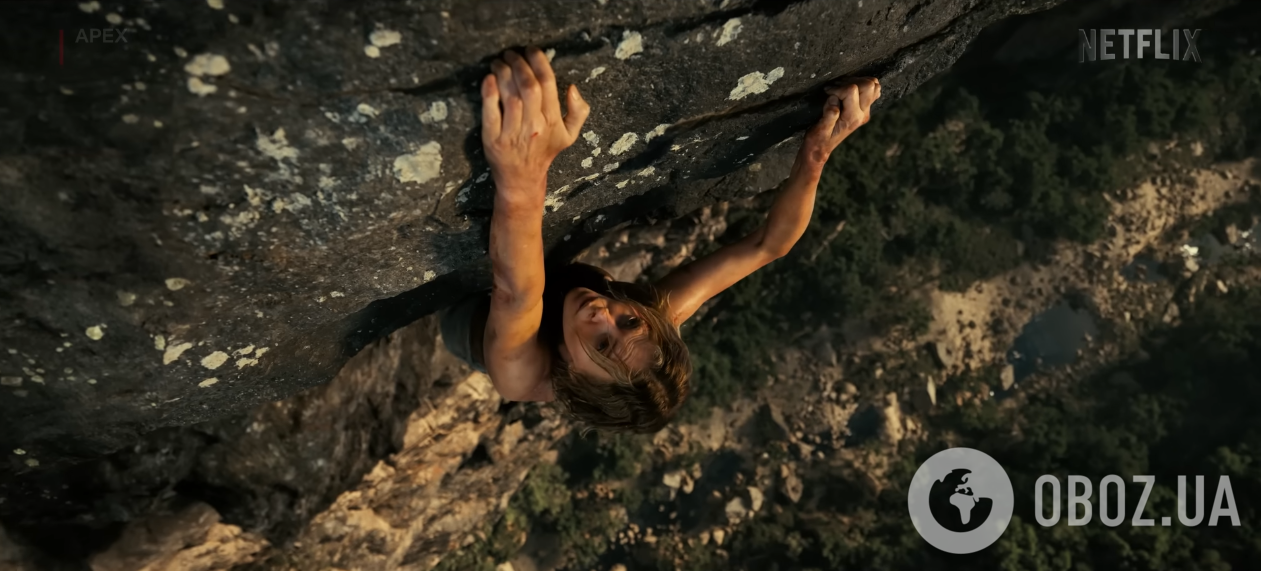 Разорванные межреберные мышцы и инфекция: 50-летняя Шарлиз Терон пострадала во время съемок и объяснила, почему в старости будет "киборгом"