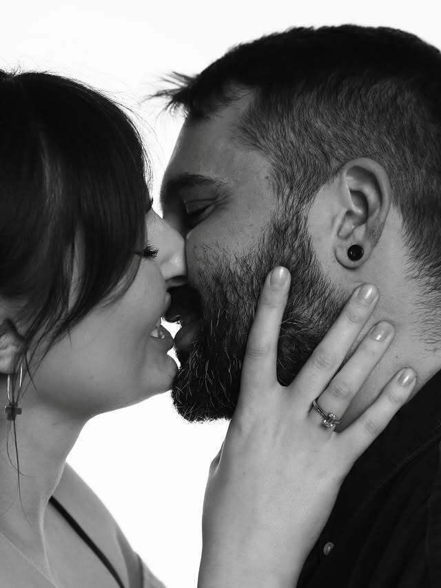 Зірка "Жіночого кварталу" Оруджова повідомила про заручини із колегою по "Лізі сміху". Фото каблучки