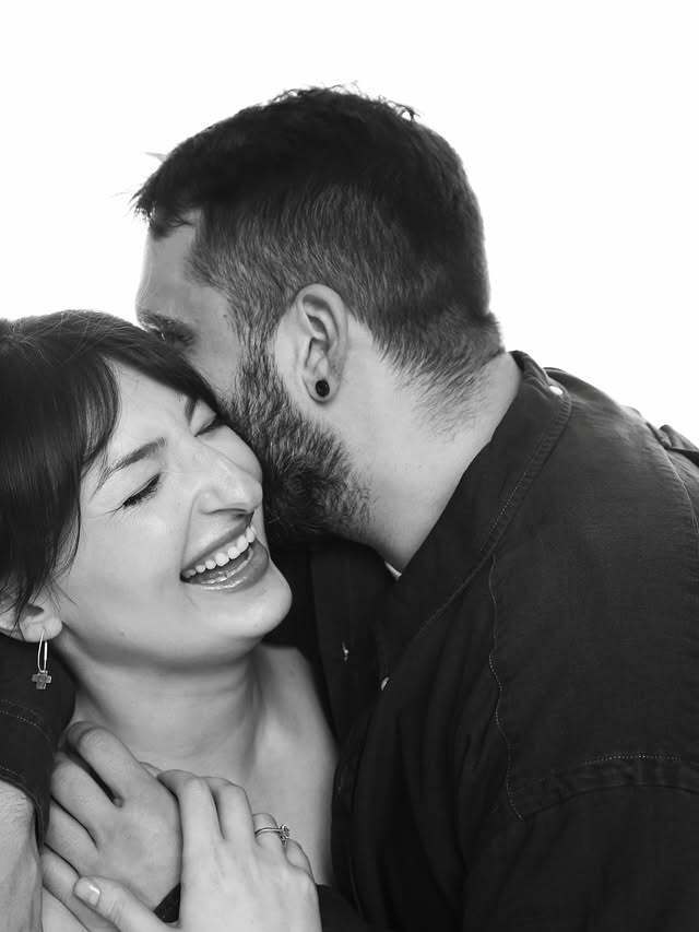 Зірка "Жіночого кварталу" Оруджова повідомила про заручини із колегою по "Лізі сміху". Фото каблучки