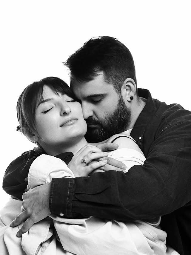 Зірка "Жіночого кварталу" Оруджова повідомила про заручини із колегою по "Лізі сміху". Фото каблучки