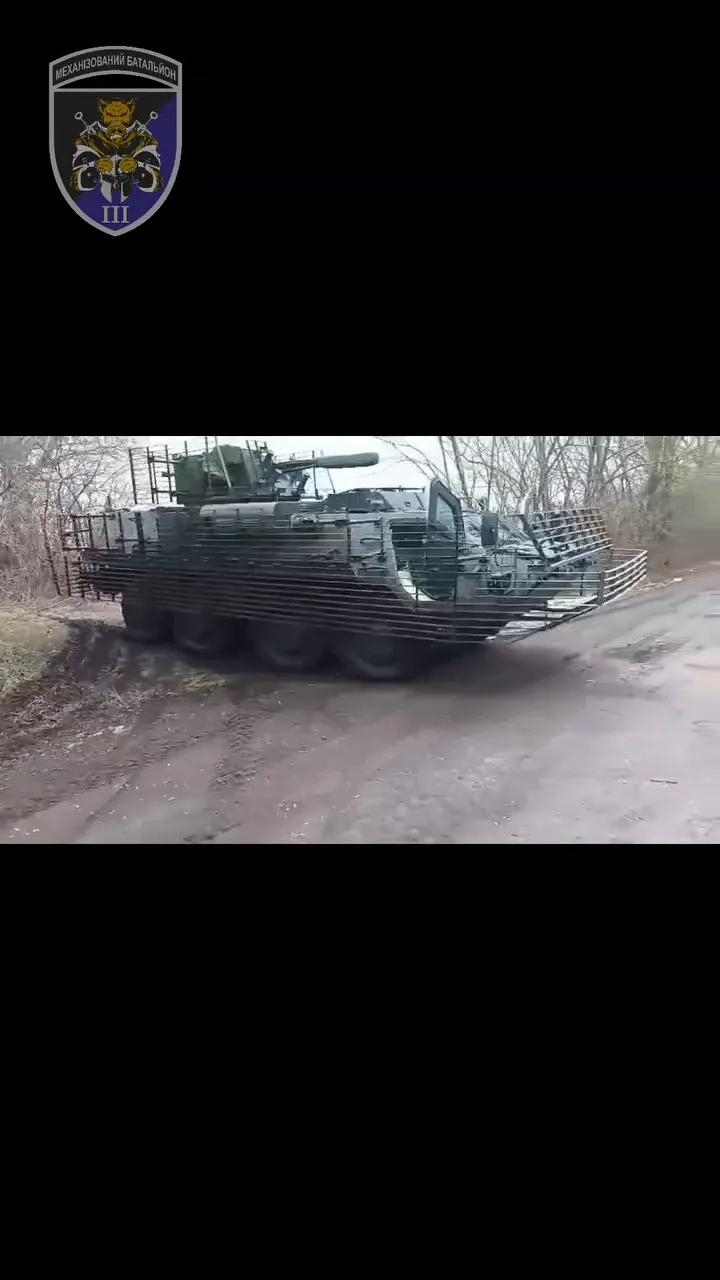 Бригада ВСУ получила на фронт новые украинские БТР-4. Видео
