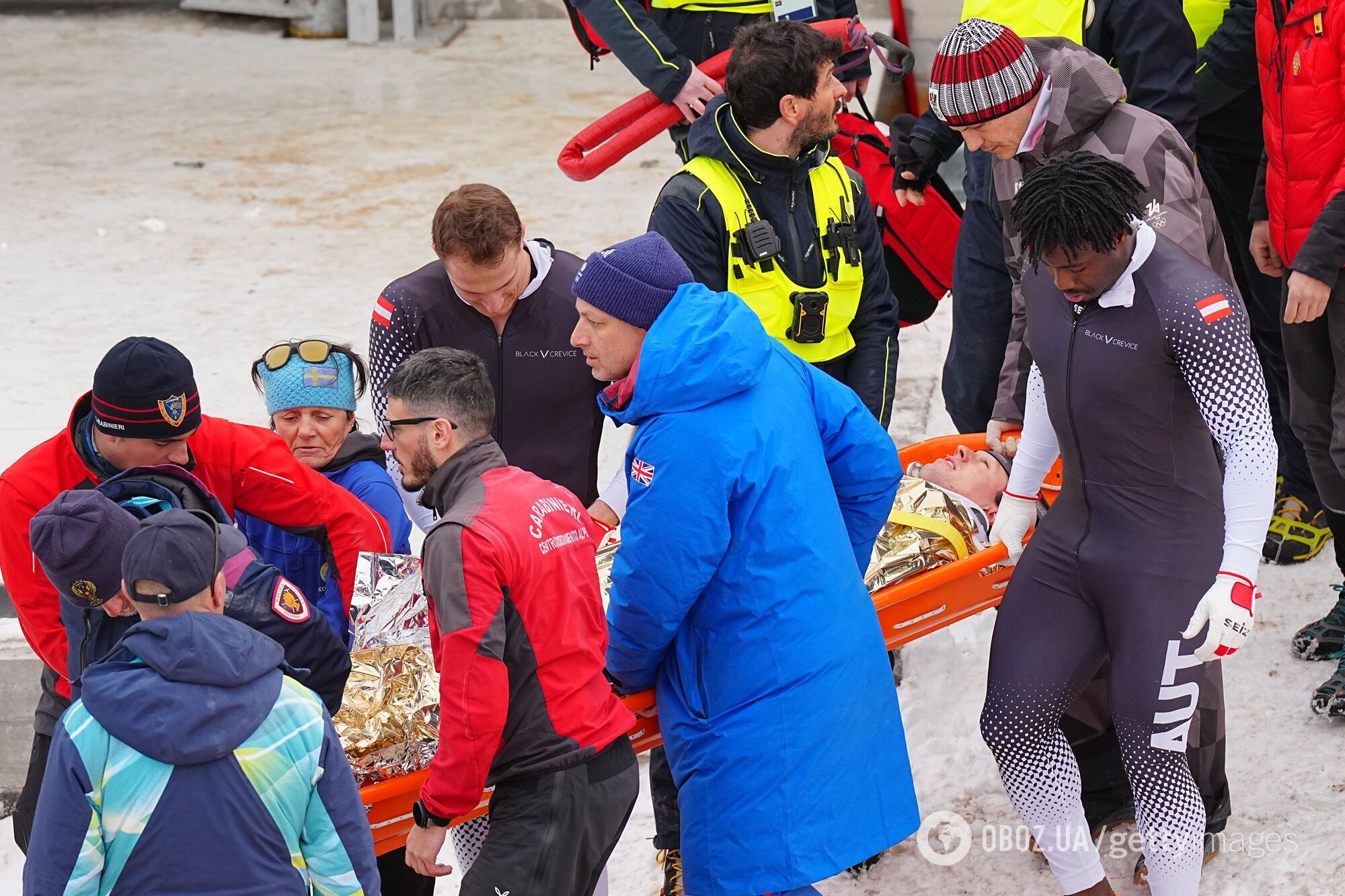 На ОИ-2026 боб перевернулся на 130 км/ч и тормозил головами спортсменов до самого финиша. Видео