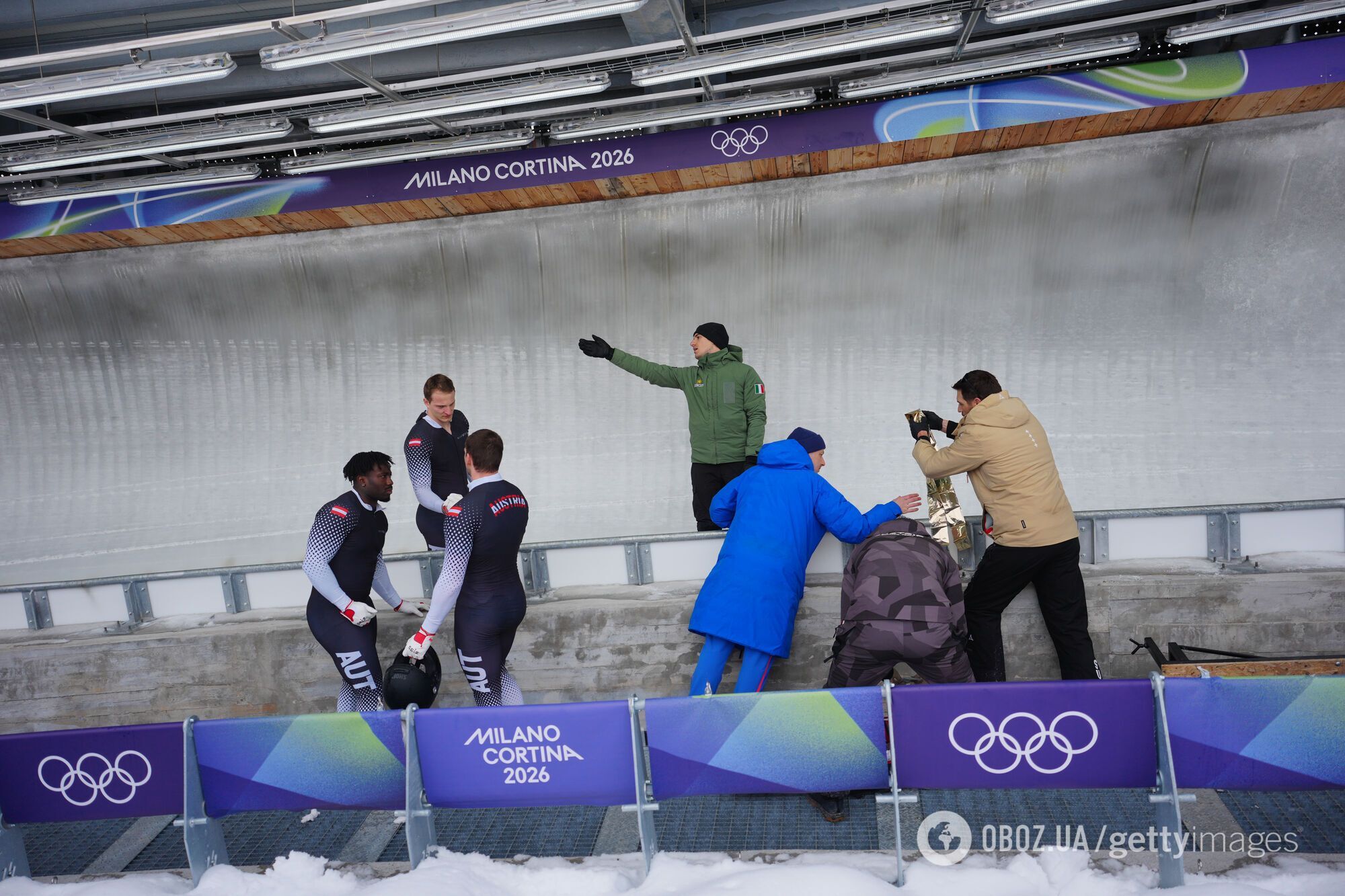 На ОИ-2026 боб перевернулся на 130 км/ч и тормозил головами спортсменов до самого финиша. Видео