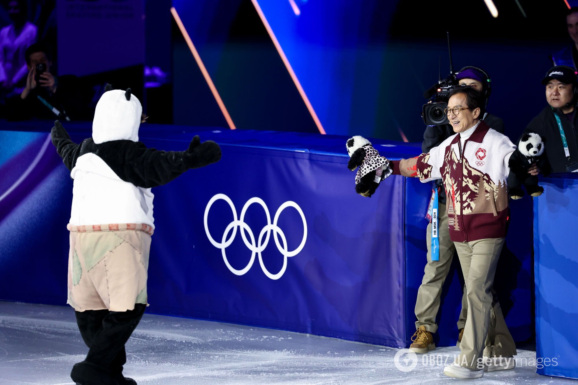 Чемпион ОИ-2026 по фигурному катанию выступил пандой под Бритни Спирс. Его поздравил Джеки Чан. Видео