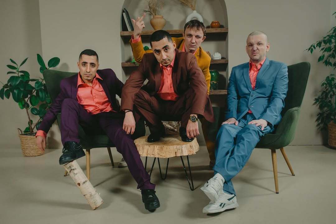 "Я тремпель, на котором висит одежда": украинские звезды показали, как выглядели в подростковом возрасте. Фото