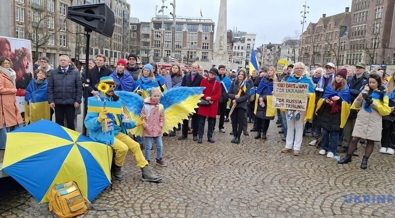 "Они защищают весь цивилизованный мир": в Амстердаме состоялся митинг к четвертой годовщине полномасштабного вторжения РФ в Украину