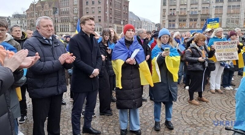 "Они защищают весь цивилизованный мир": в Амстердаме состоялся митинг к четвертой годовщине полномасштабного вторжения РФ в Украину