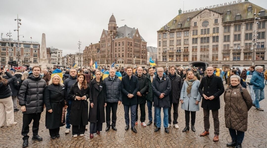 "Они защищают весь цивилизованный мир": в Амстердаме состоялся митинг к четвертой годовщине полномасштабного вторжения РФ в Украину