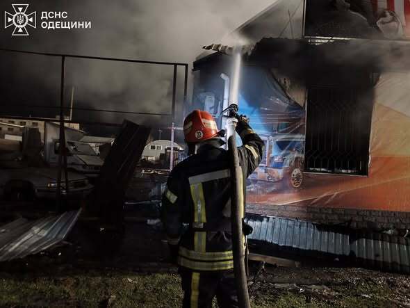 Окупанти вдарили по Одещині: загинули двоє людей, троє постраждали. Фото та відео