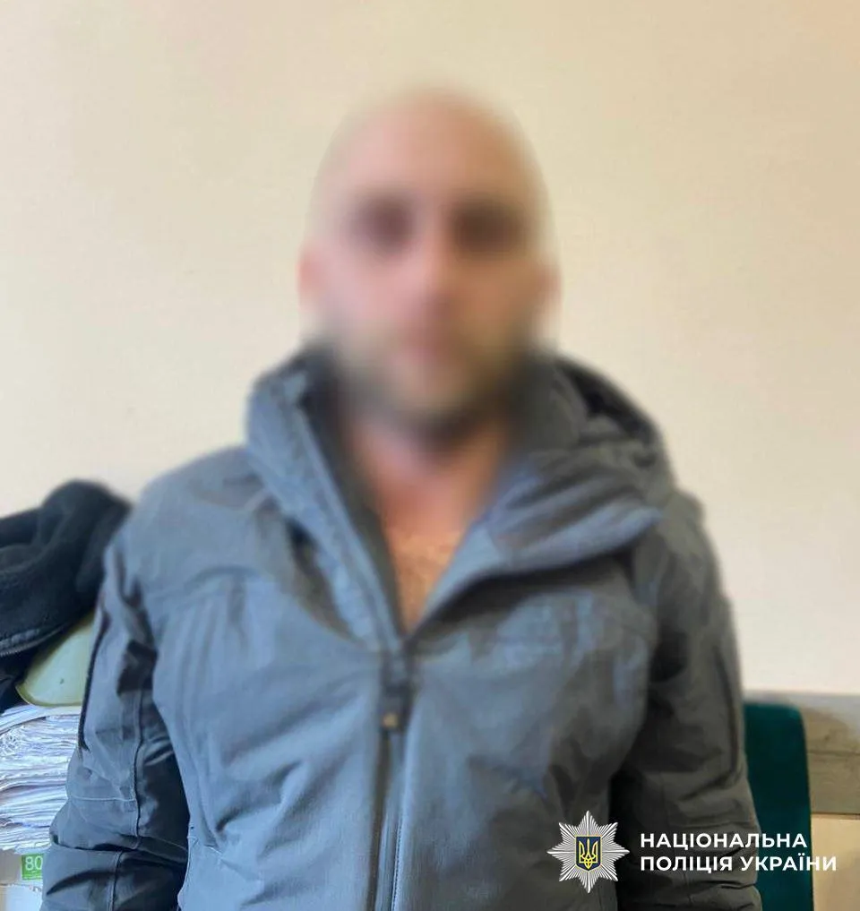 У центрі Києва іноземець жорстоко побив чоловіка: постраждалий втратив око. Подробиці справи