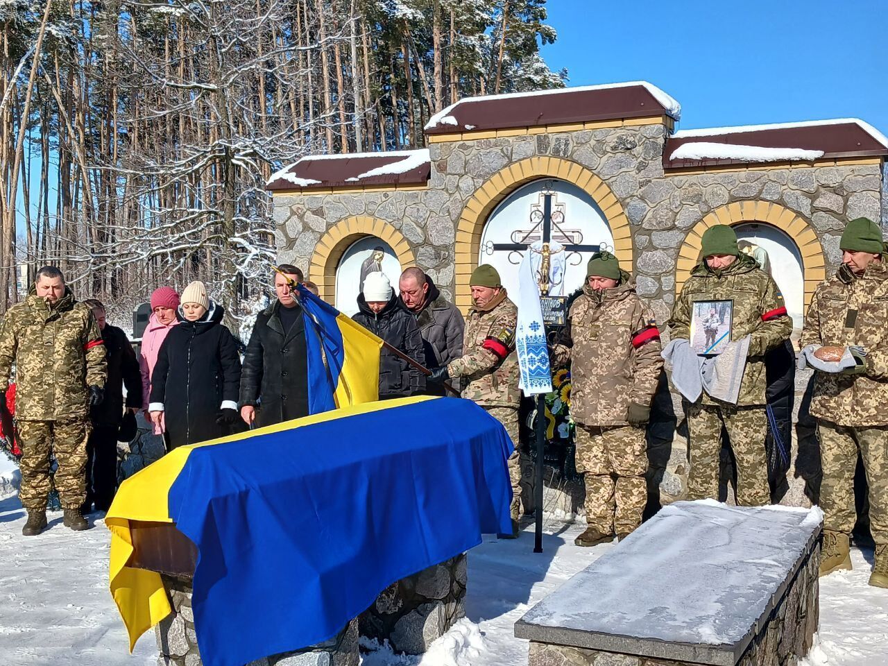 "Війна забирає найкращих": на Полтавщині попрощалися із захисником, який загинув у боях за Україну. Фото