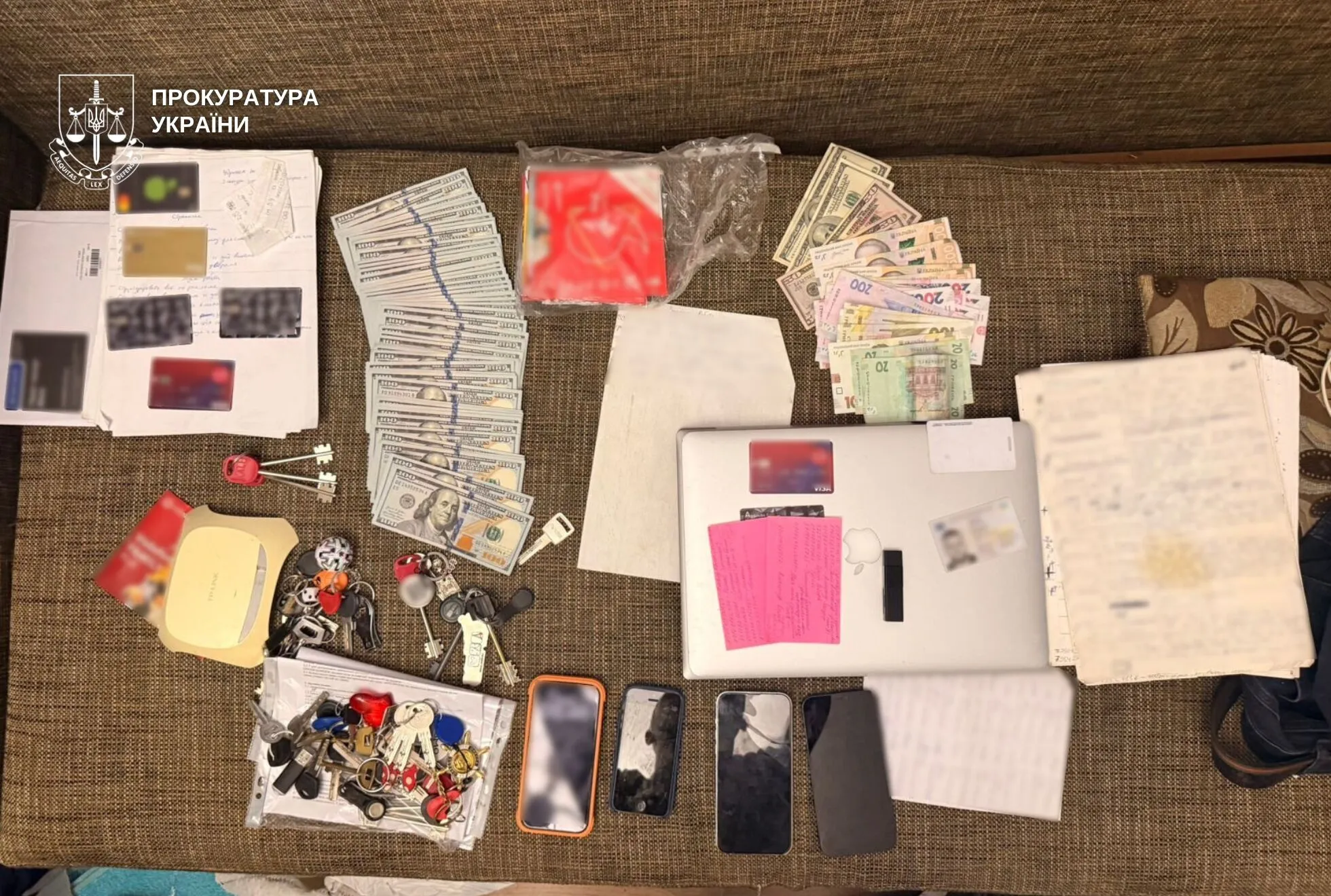 Ошукували громадян ЄС на "криптоінвестуванні": у Дніпрі викрили мережу шахрайських кол-центрів