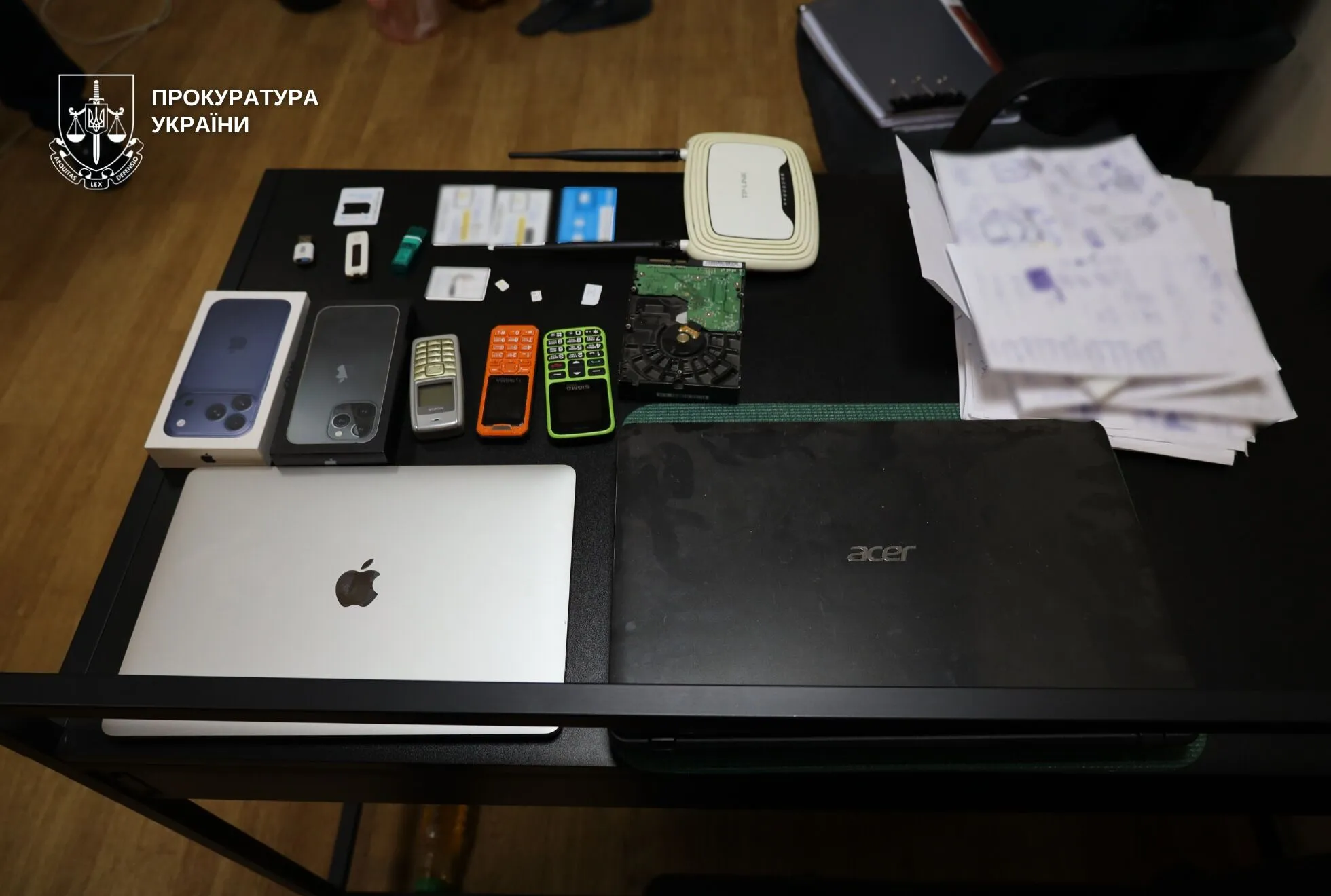 Ошукували громадян ЄС на "криптоінвестуванні": у Дніпрі викрили мережу шахрайських кол-центрів