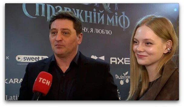 49-річний актор В'ячеслав Довженко вийшов у світ із молодою нареченою та розсекретив, коли зіграє весілля