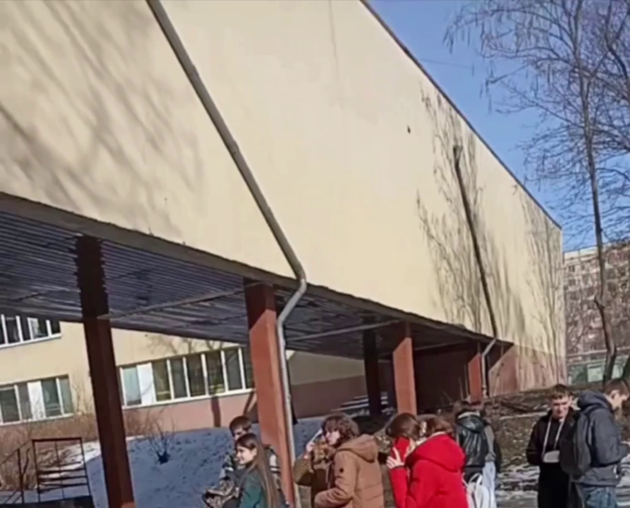 В Днепре во время показа ученикам демонстрационных боеприпасов произошел взрыв и задымление: есть пострадавшие. Видео