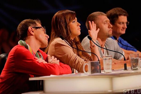 "Коли співали "У нас на районі", журі розверталося". Всюдисвоя – про закулісся "Х-Фактора" і "Голосу країни", приниження Серьоги та тугу за Україною