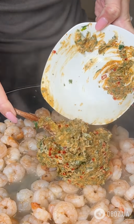 Як смачно приготувати креветки на сковорідці: додайте ніжний соус