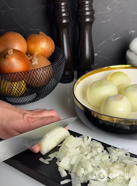 Драники из лука: получаются очень хрустящими и золотистыми