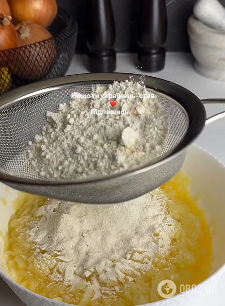 Драники из лука: получаются очень хрустящими и золотистыми