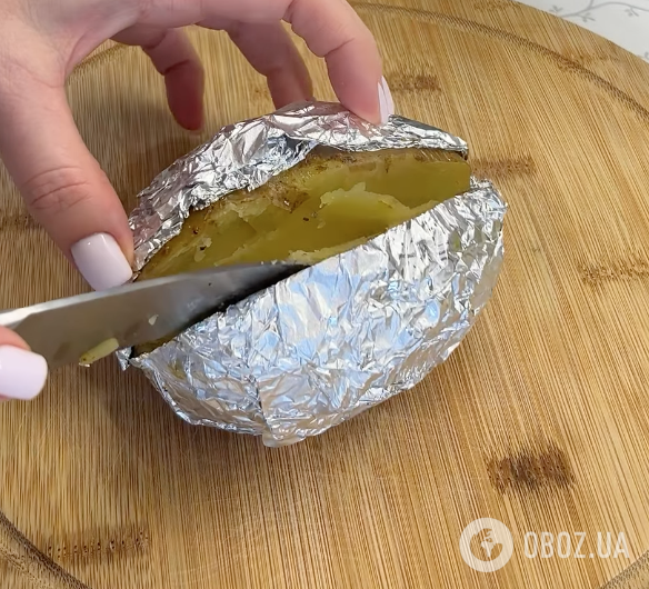 Як із печі: смачна запечена картопля в шкірці з крабовою начинкою