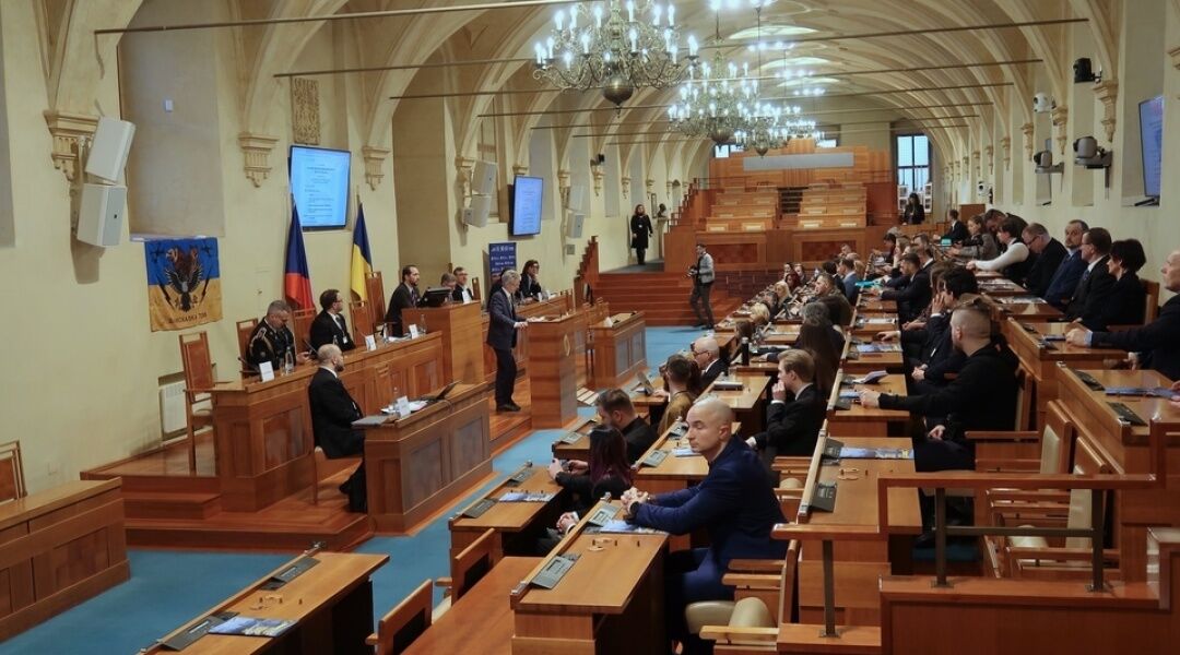 "Це не благодійність, а інвестиція": у чеському Сенаті обговорили допомогу Україні