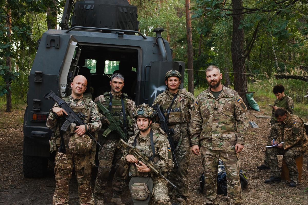 "Батьків, які спілкуються російською, вважаю вбивцями". Дмитро Рибалевський – про відмову грати військових, пророцтво Ступки та чотирьох дітей