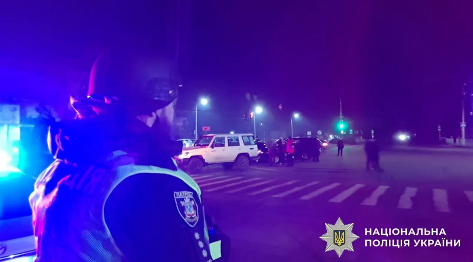 "Почула крики": мешканка Миколаєва розповіла про теракт, унаслідок якого постраждали поліцейські. Фото і відео