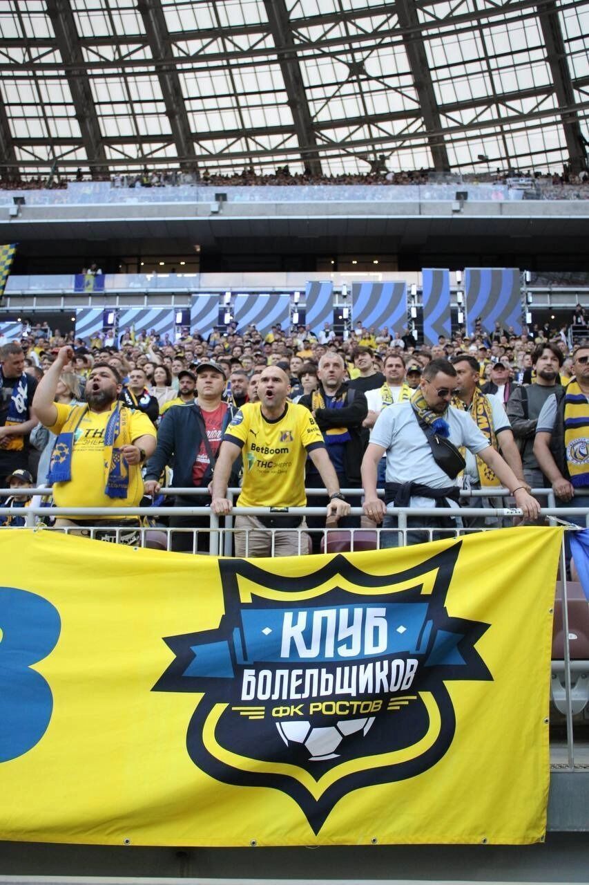 В России титулованный футбольный клуб "схлопывается" из-за "текущей экономической ситуации"