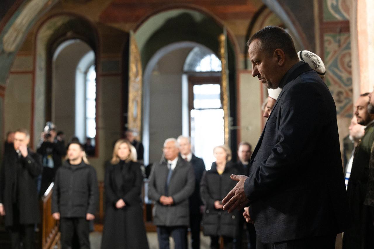 Зеленський разом з іноземними гостями взяли участь у молитві за Україну. Відео