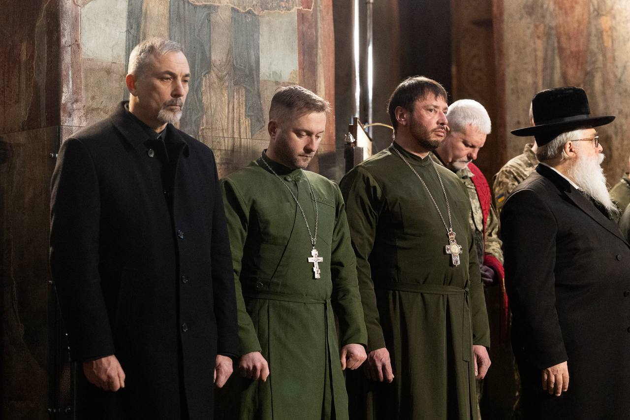 Зеленський разом з іноземними гостями взяли участь у молитві за Україну. Відео