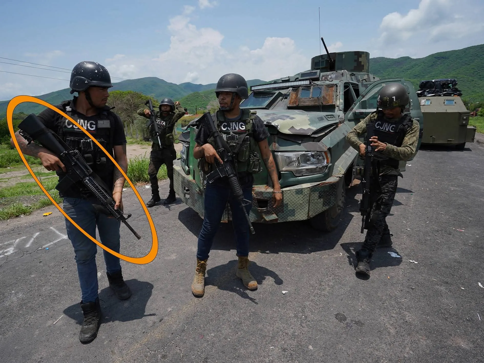 Мексика розгортає тисячі солдатів після заворушень через смерть лідера одного з найвпливовіших картелів – Reuters