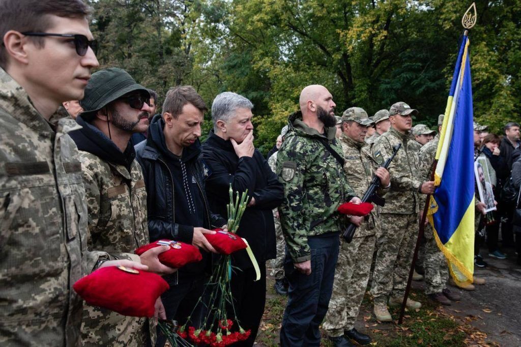 Порошенко в четвертую годовщину вторжения РФ: сейчас Украине нужна системная работа и компетентное правительство