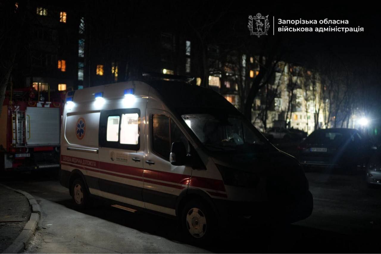 Россия атаковала Запорожье "Шахедами": повреждено многоэтажки, среди раненых – ребенок. Фото и видео