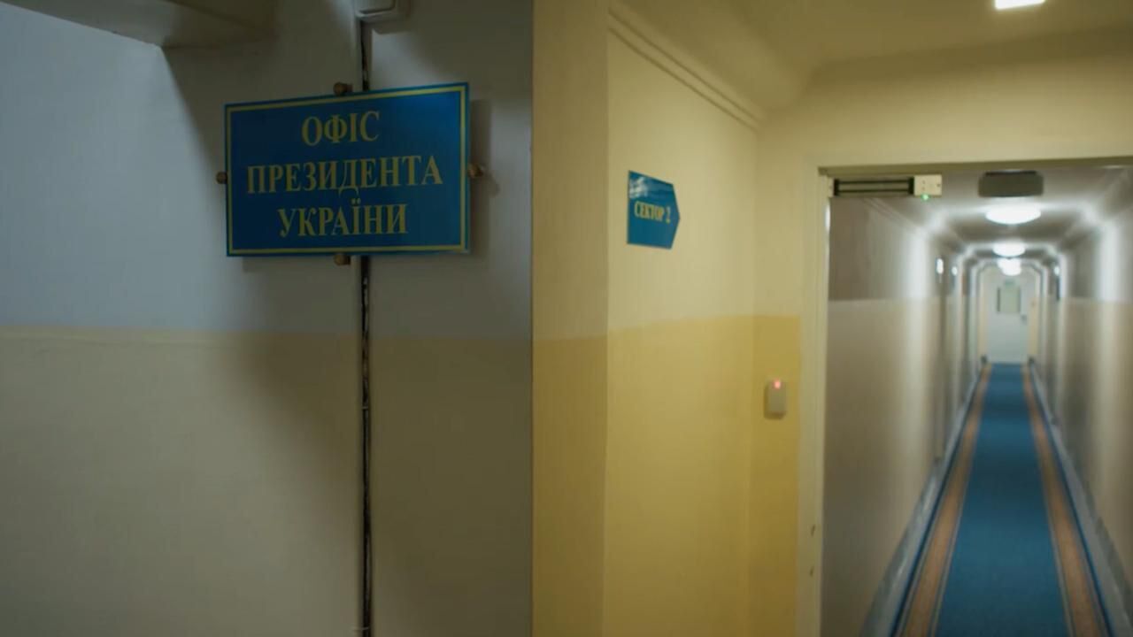 "На початку війни тут були сотні людей": Зеленський вперше показав, який вигляд має бункер на Банковій. Відео