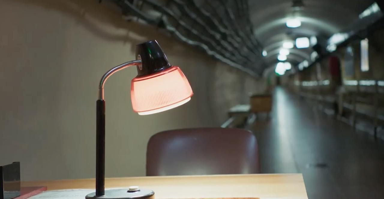 "На початку війни тут були сотні людей": Зеленський вперше показав, який вигляд має бункер на Банковій. Відео