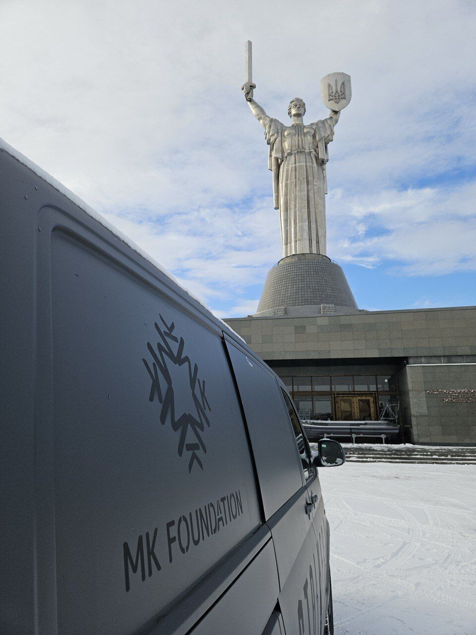 MK Foundation передал Силам обороны Украины 50 автомобилей: транспорт уже работает на передовой