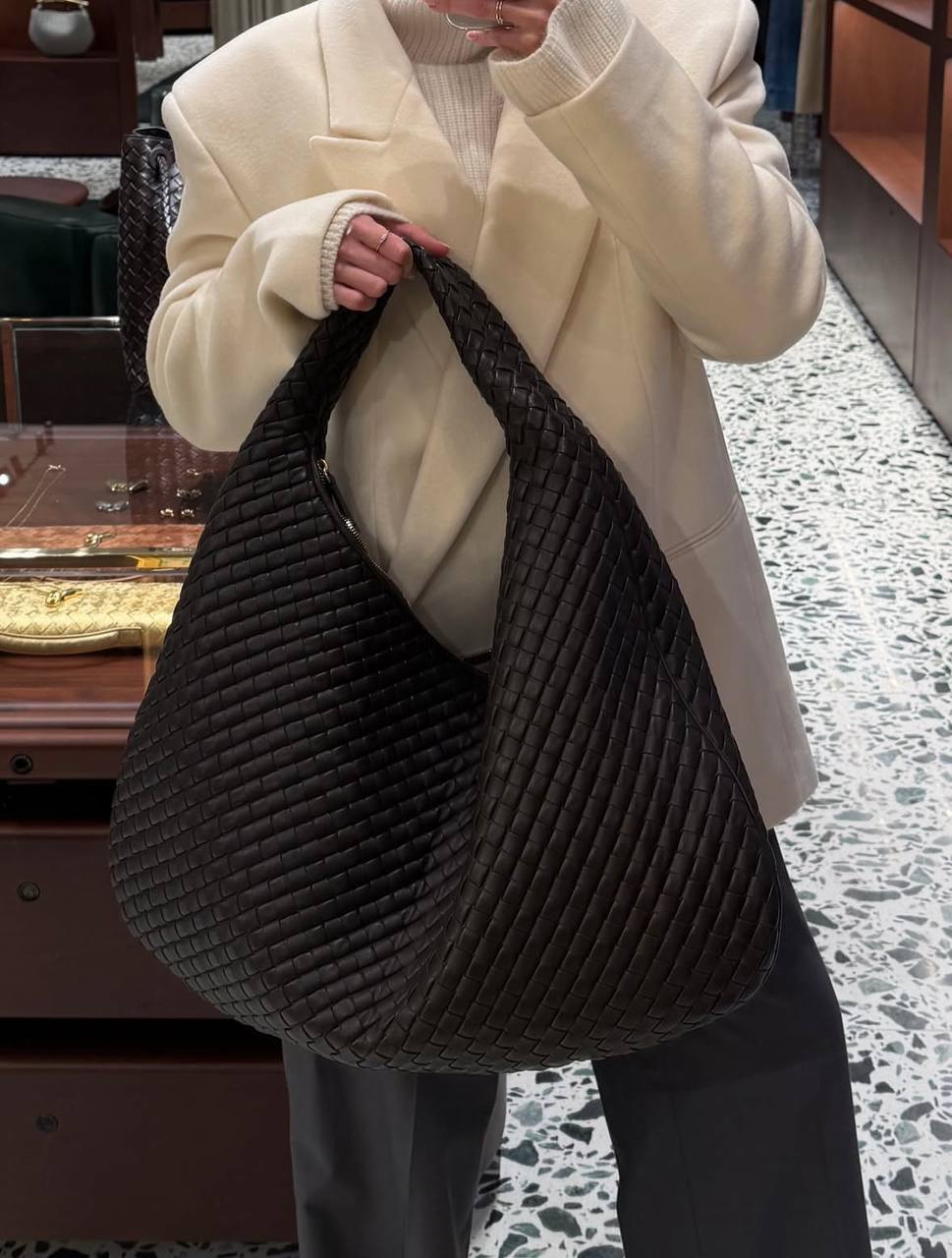 У Нью-Йорку її носять на кожному кроці: яка сумка буде найпопулярнішою цієї весни