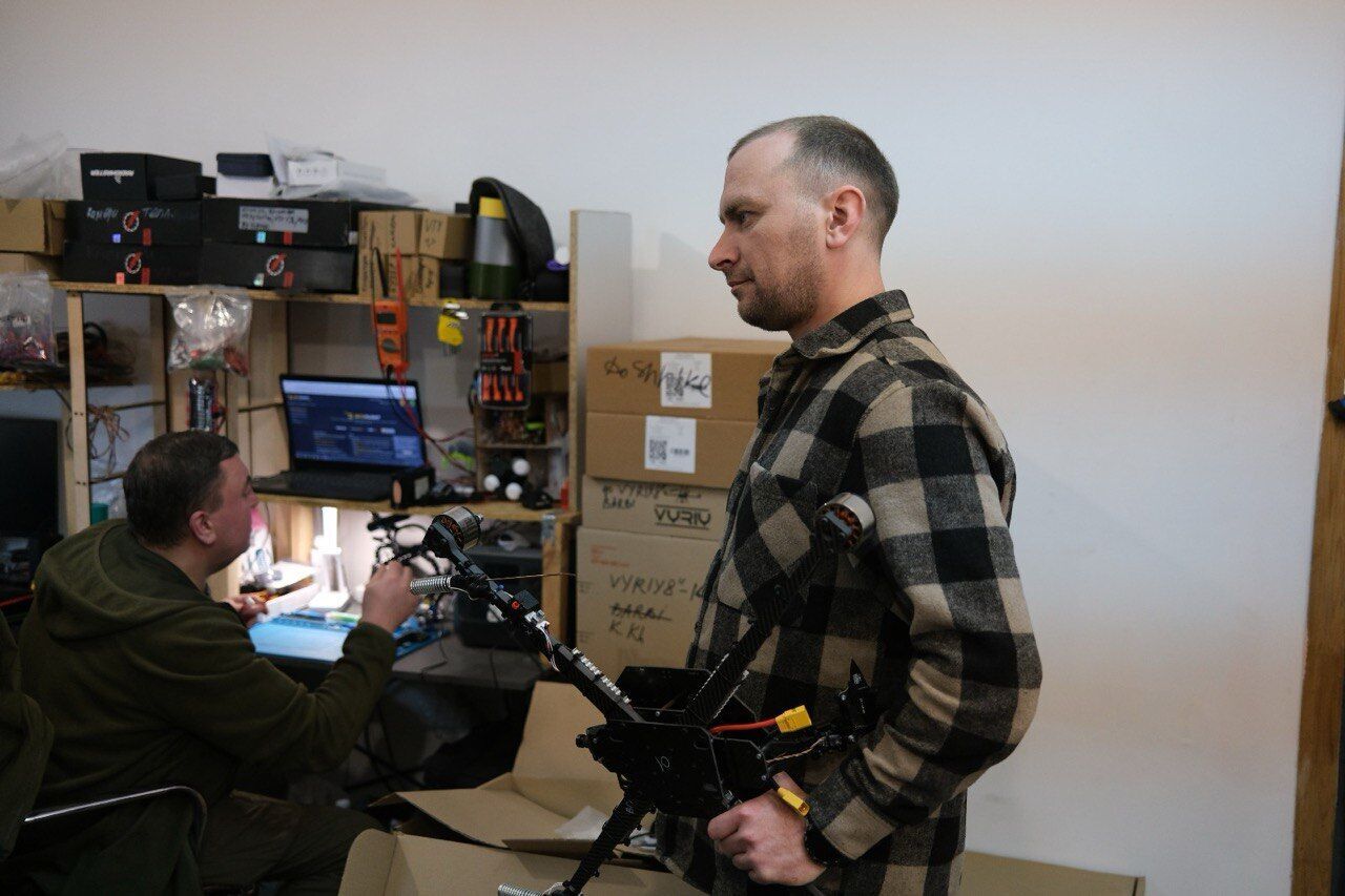 Налаштувати, знищити і встояти: як FPV-лабораторія 78-ї ОДШБр програмує підтримку з неба