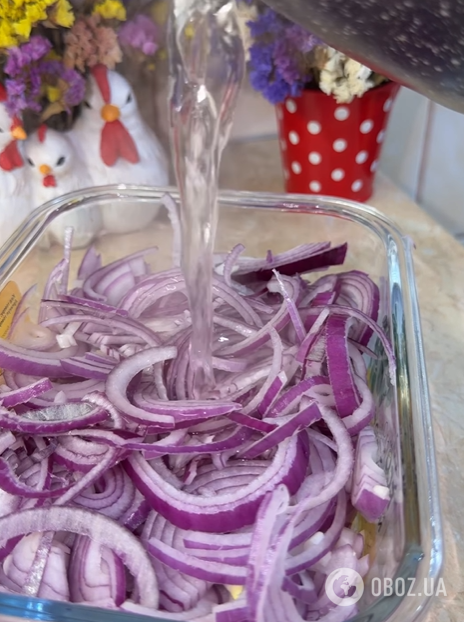 Как вкусно замариновать фиолетовый лук: к мясу и различным салатам