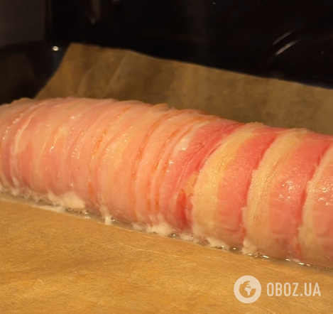 Соковитий м'ясний рулет з беконом і фаршем: як приготувати
