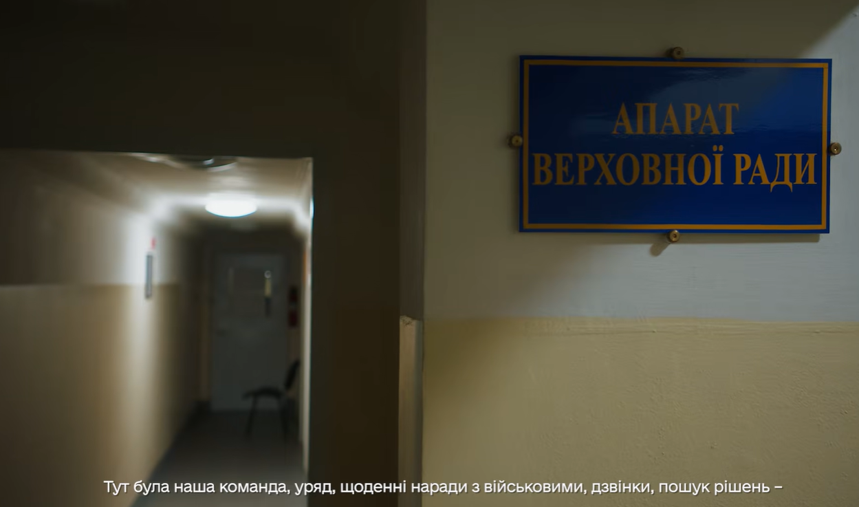 "На початку війни тут були сотні людей": Зеленський вперше показав, який вигляд має бункер на Банковій. Відео