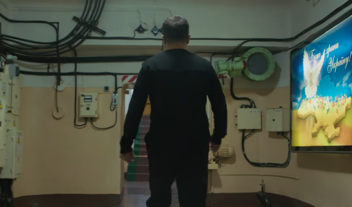 "На початку війни тут були сотні людей": Зеленський вперше показав, який вигляд має бункер на Банковій. Відео