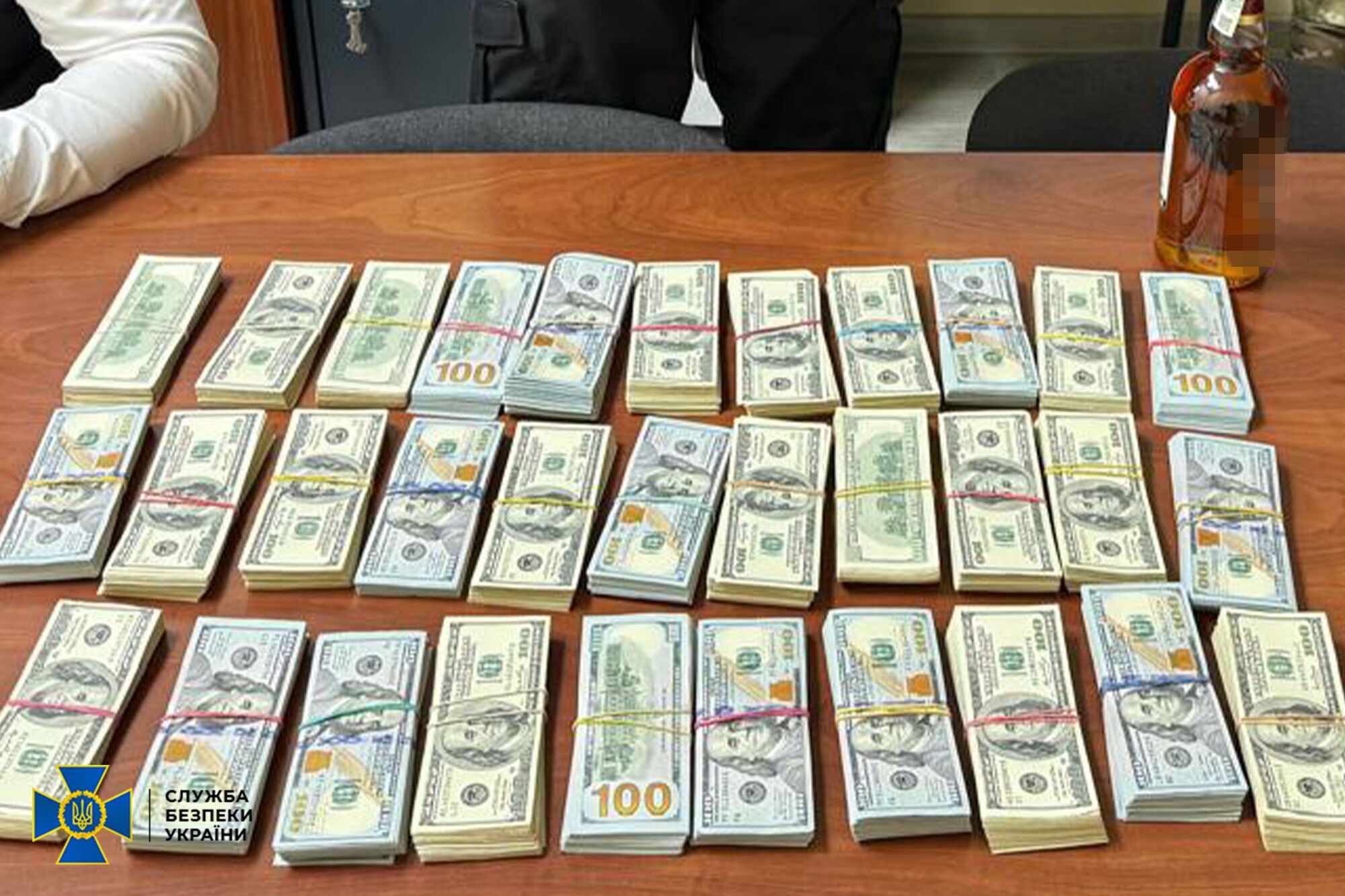 Вилучено $320 тис., які планувалися як хабар